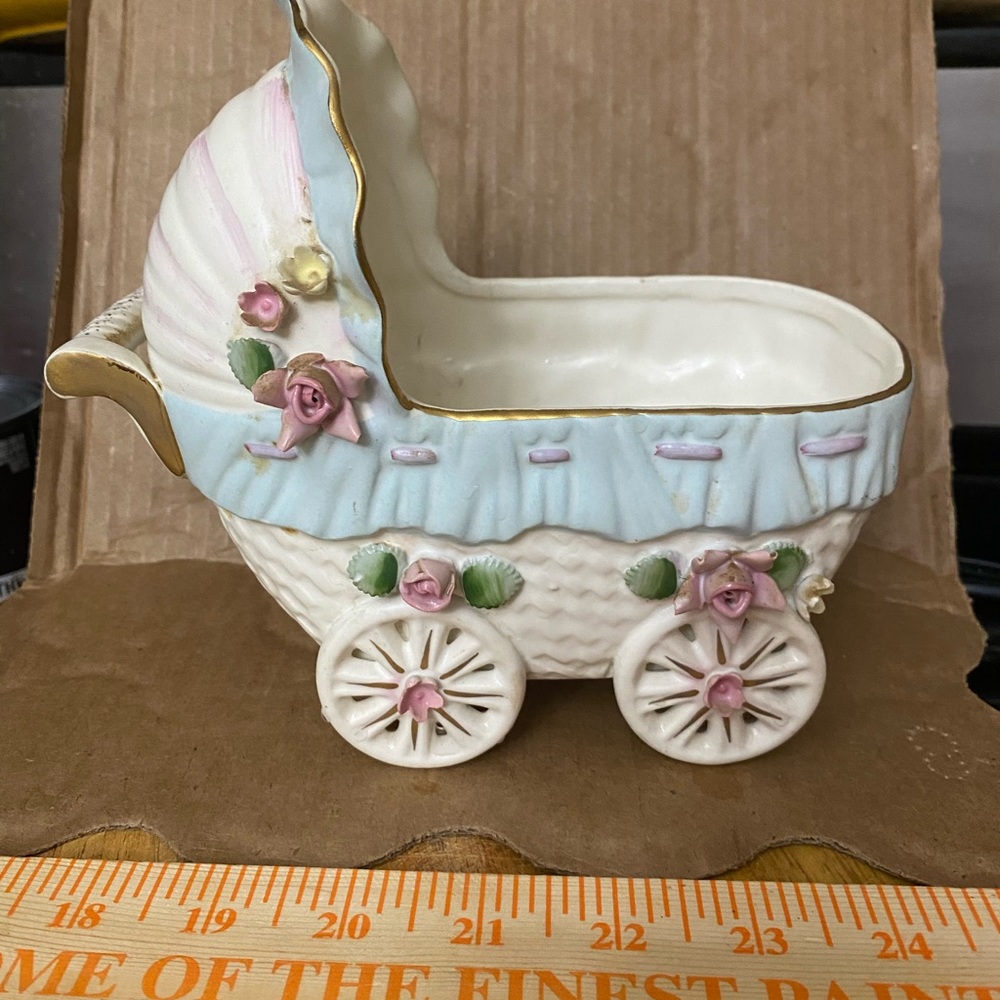 Relpo 2035 Ceramic‎ Baby Carriage Planter Pastel Pink Blue Roses Gold Trim